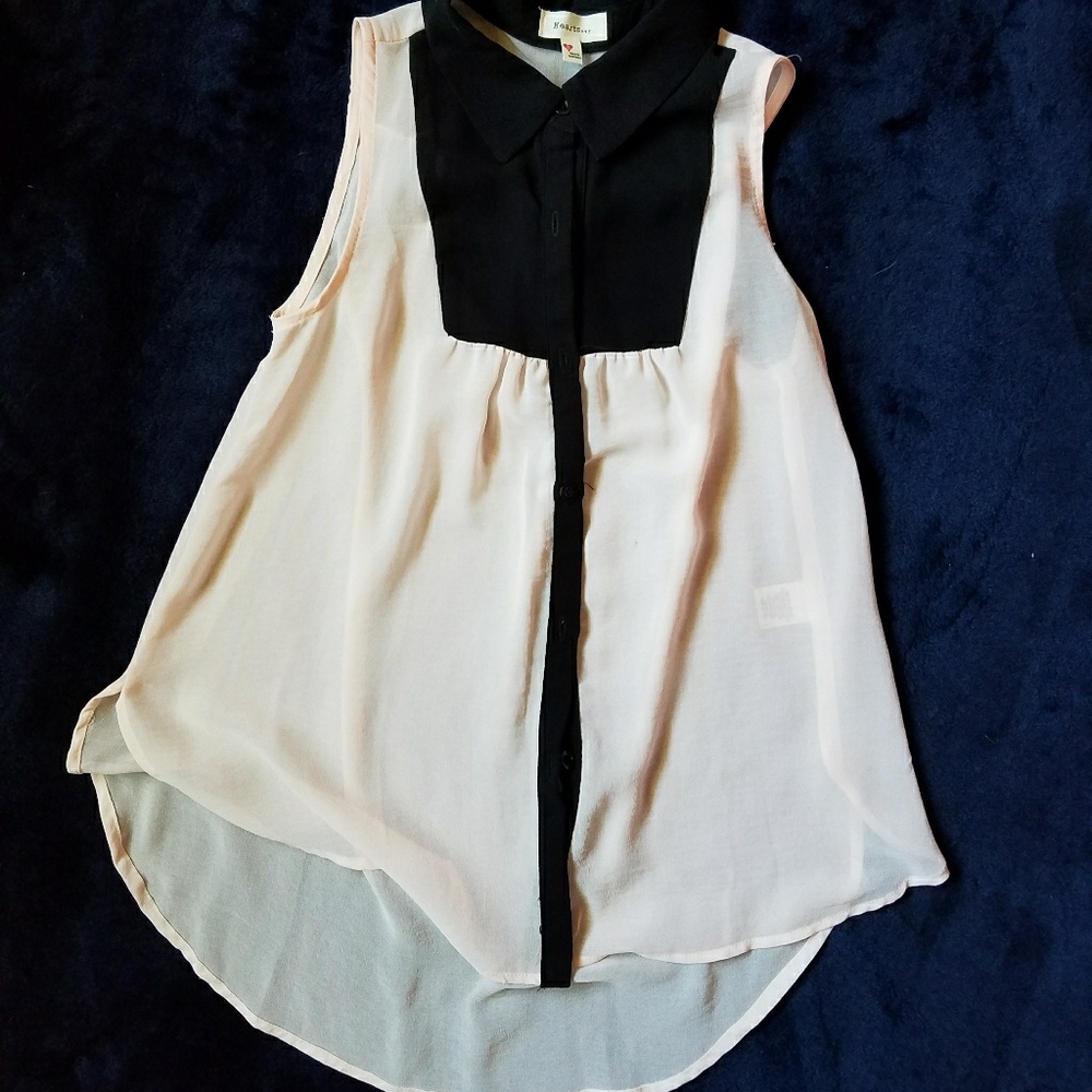 Sleeveless blouse